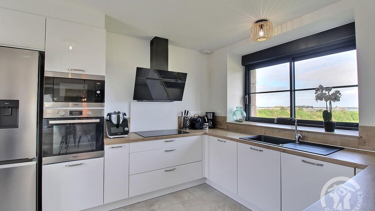 Photo of Kitchen in Plougrescant