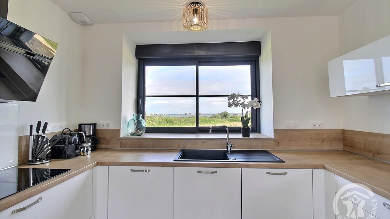 Photo of Kitchen in Plougrescant