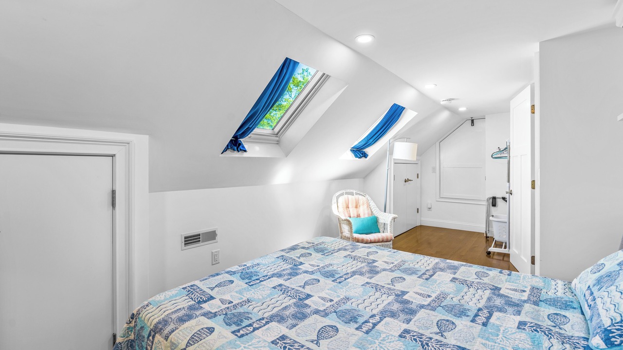Photo of Bedroom in Popponesset
