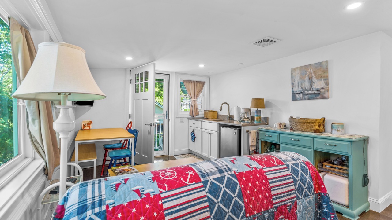 Photo of Bedroom in Popponesset