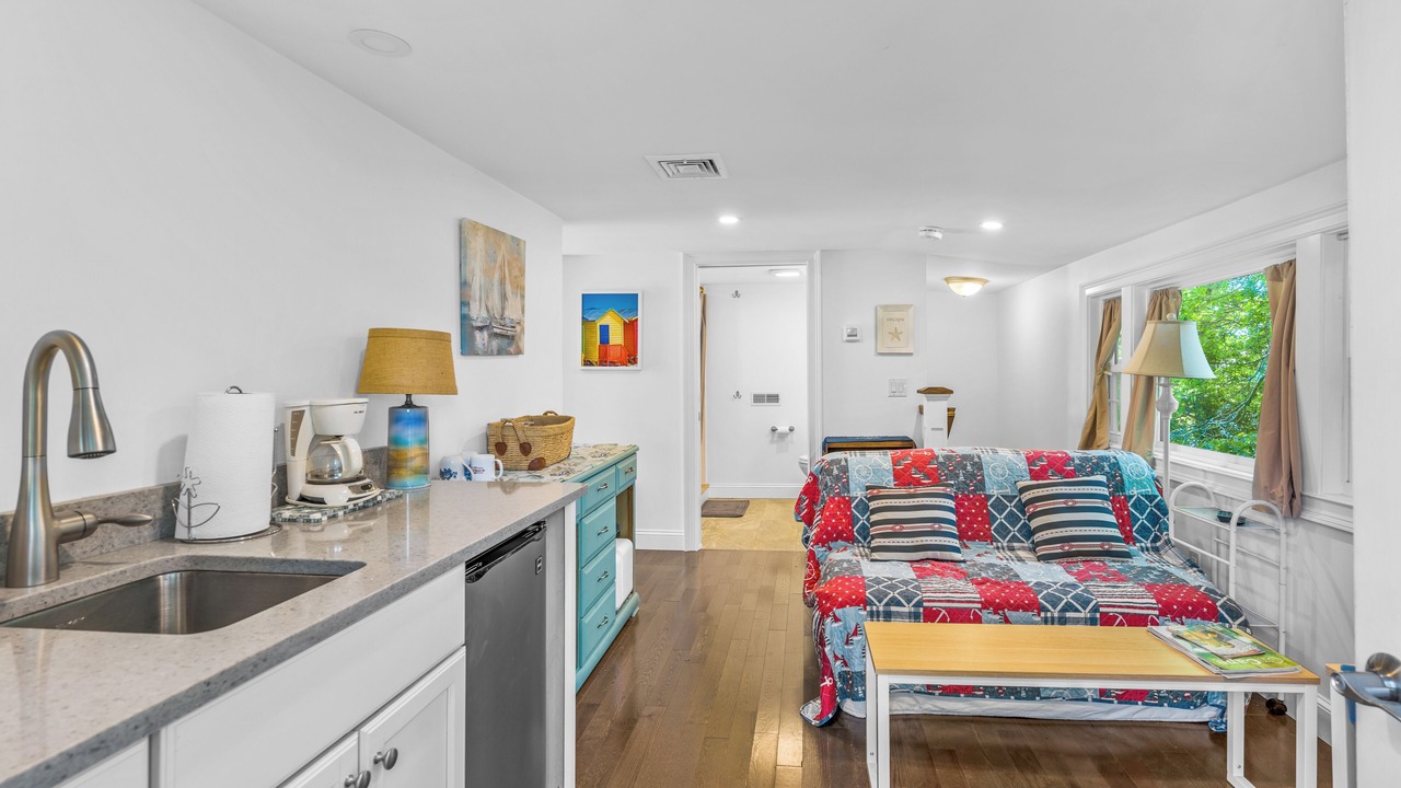 Photo of Bedroom in Popponesset