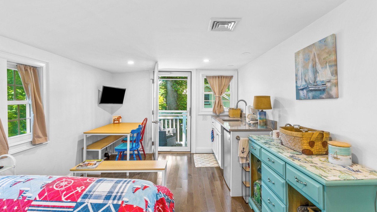 Photo of Bedroom in Popponesset