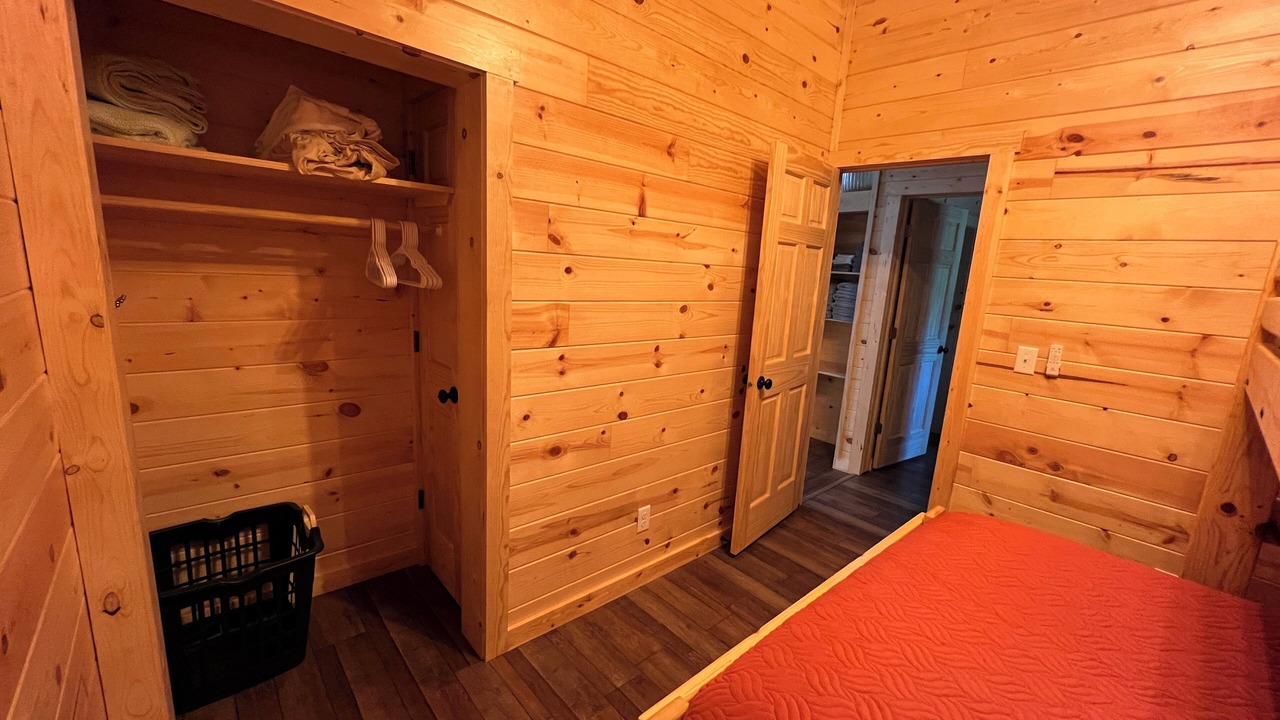 Photo of Bedroom in Munising