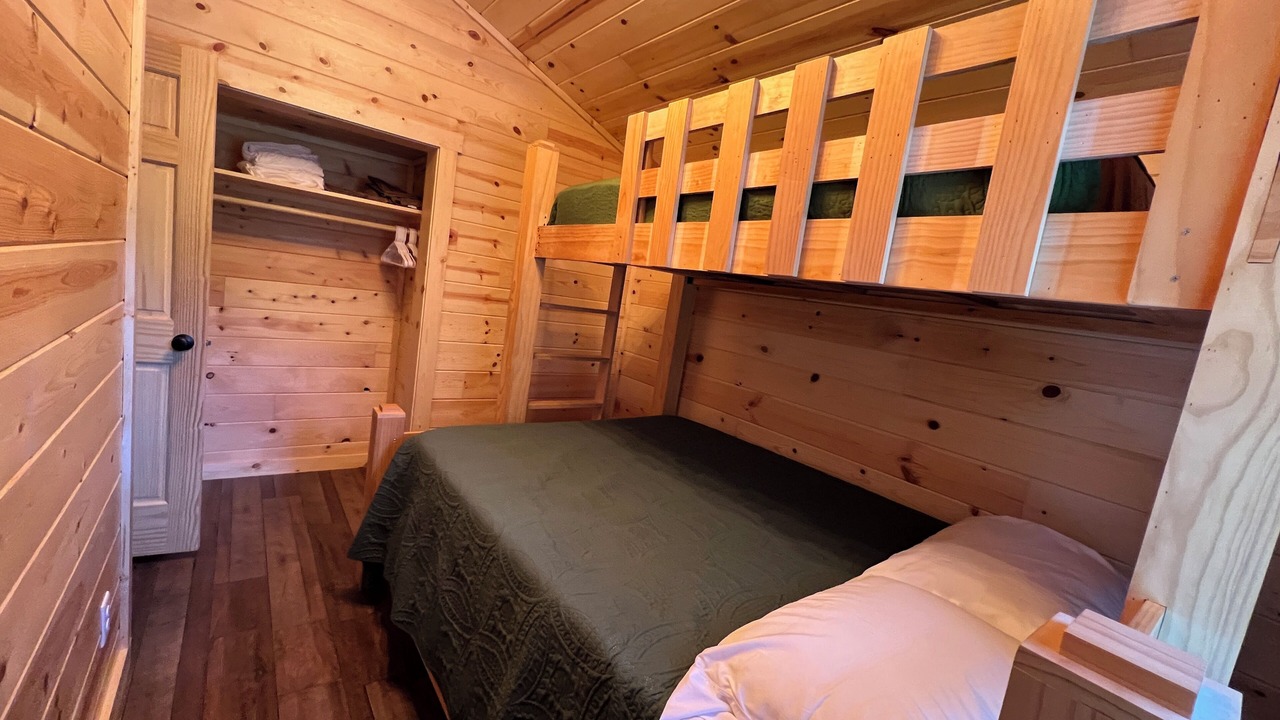Photo of Bedroom in Munising