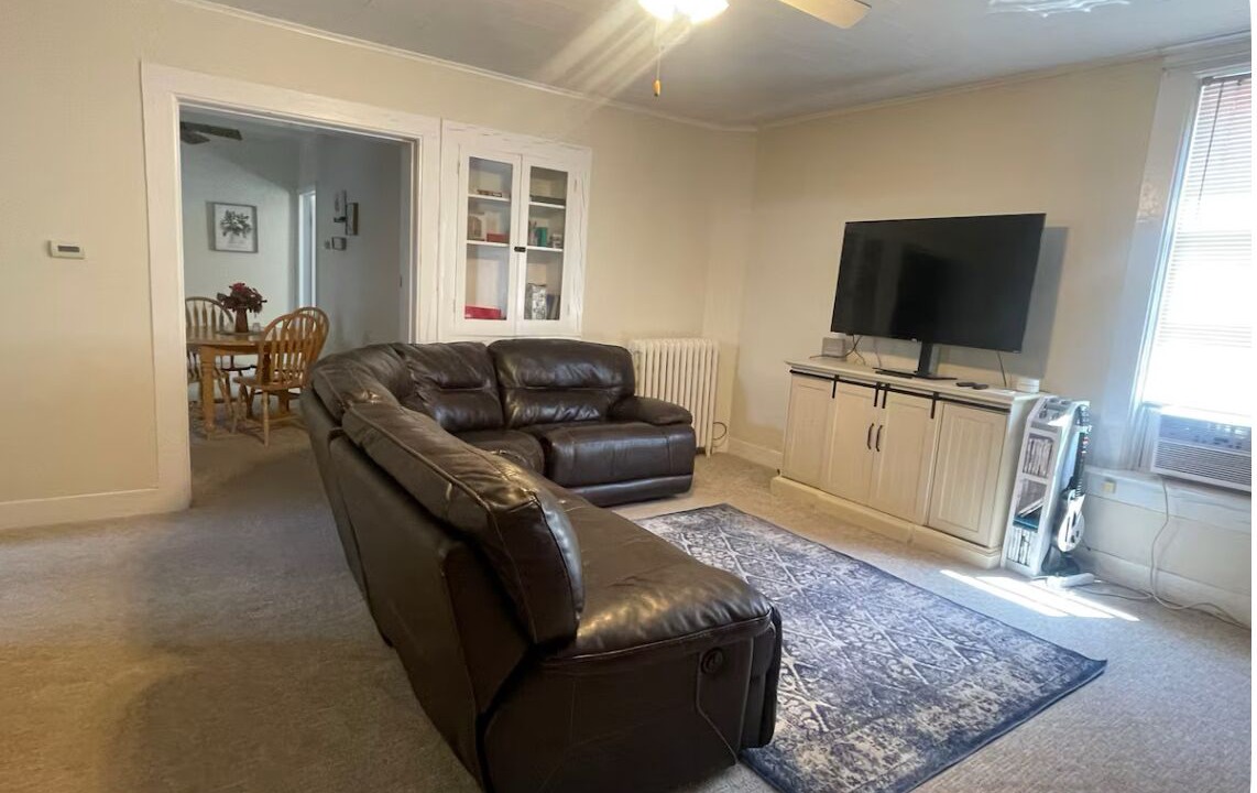 Photo of Livingroom in Nauvoo