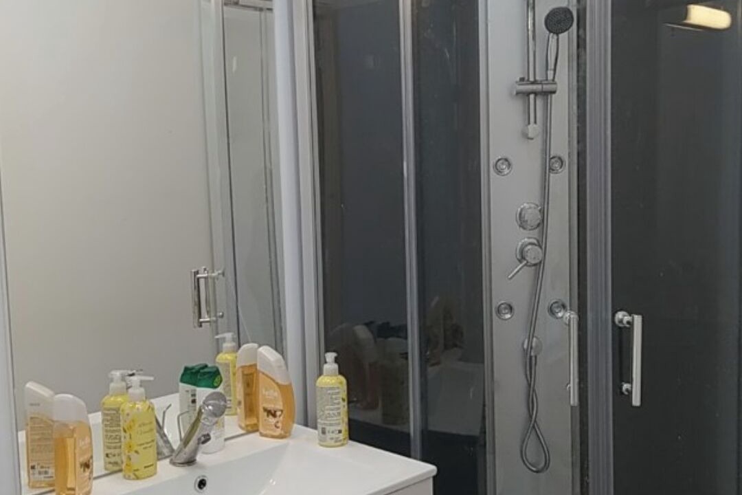 Photo of Bathroom in Fives