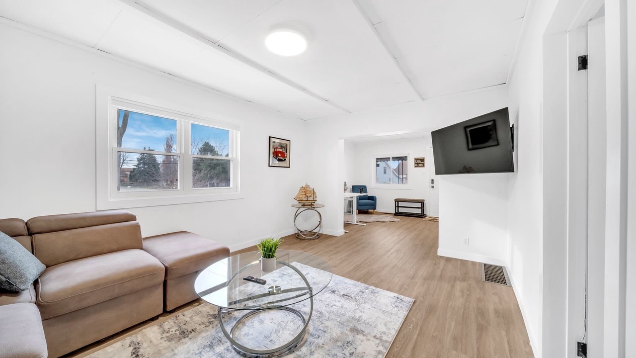 Photo of Livingroom in LaSalle