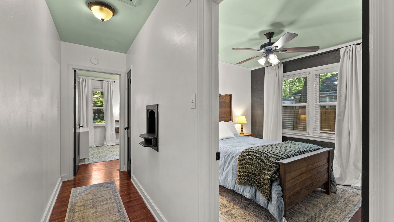Photo of Bedroom in University District
