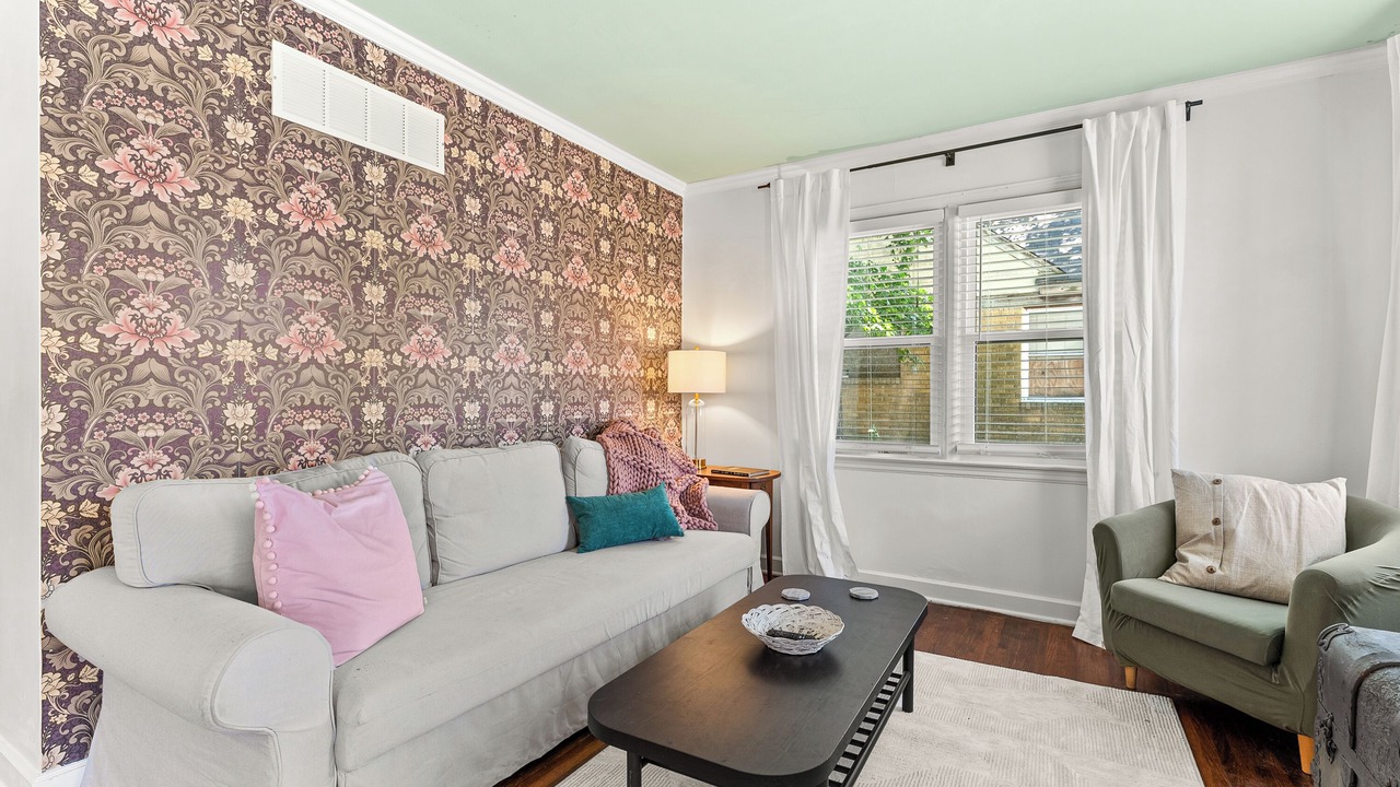 Photo of Livingroom in University District