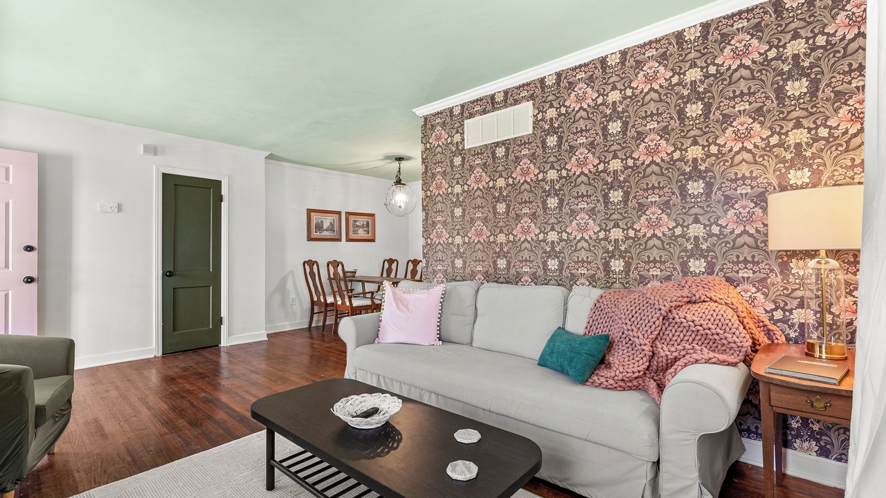 Photo of Livingroom in University District