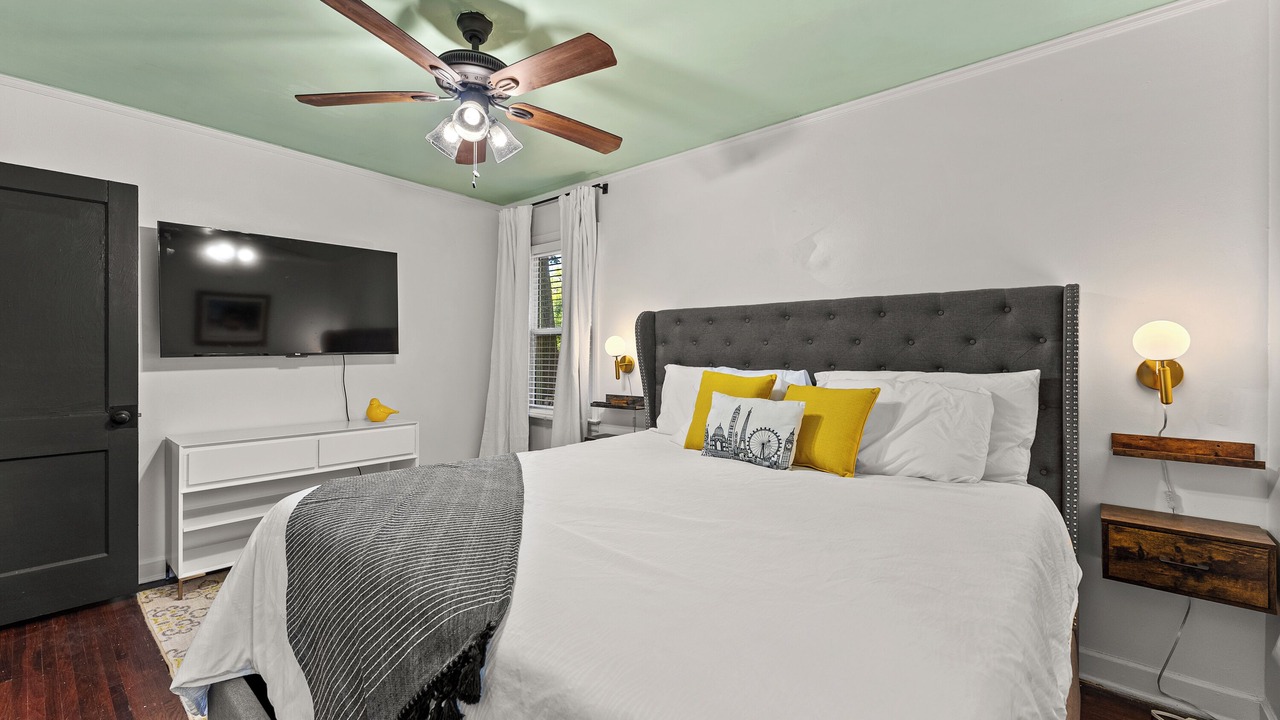 Photo of Bedroom in University District
