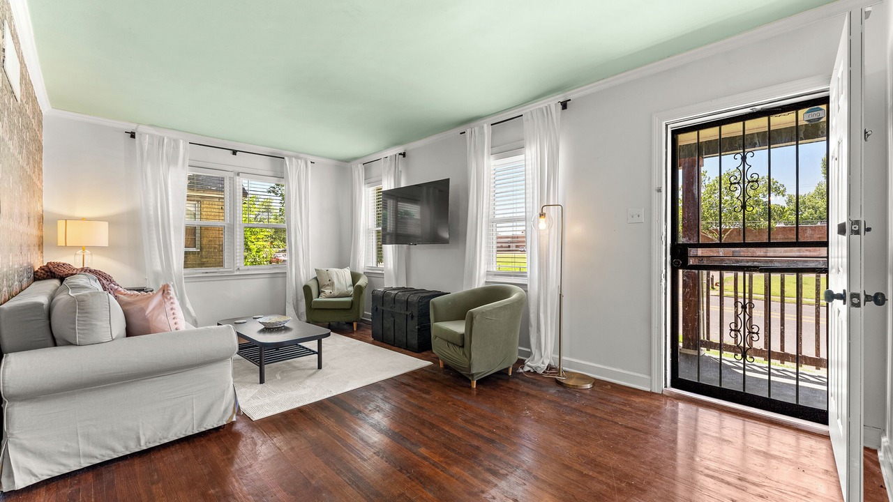 Photo of Livingroom in University District