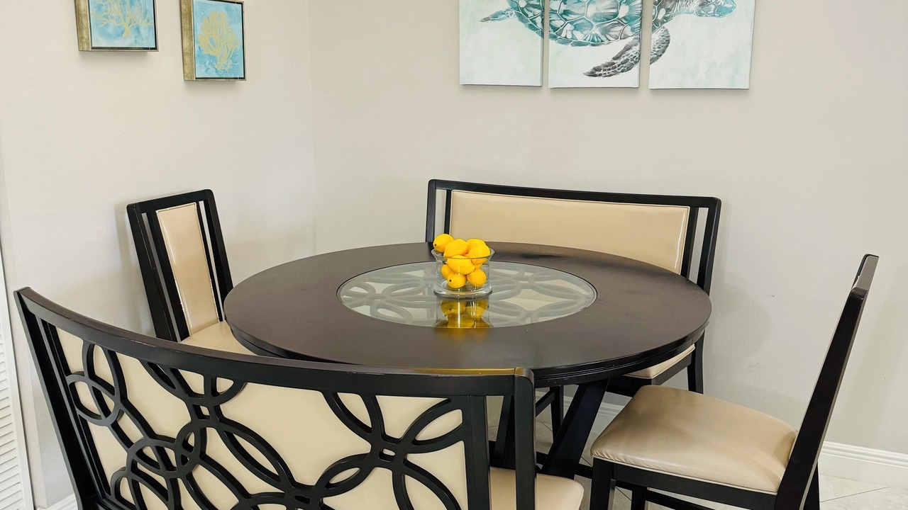Photo of Livingroom in Vanderbilt Beach