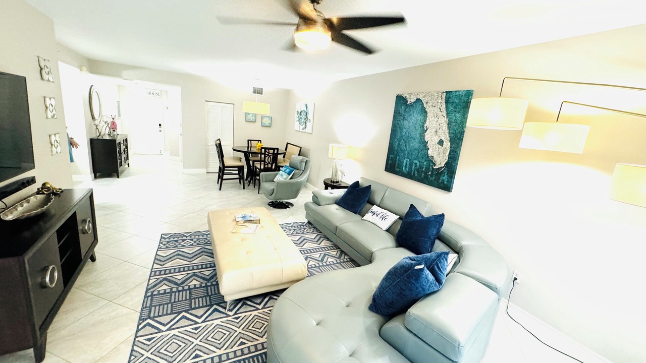 Photo of Livingroom in Vanderbilt Beach