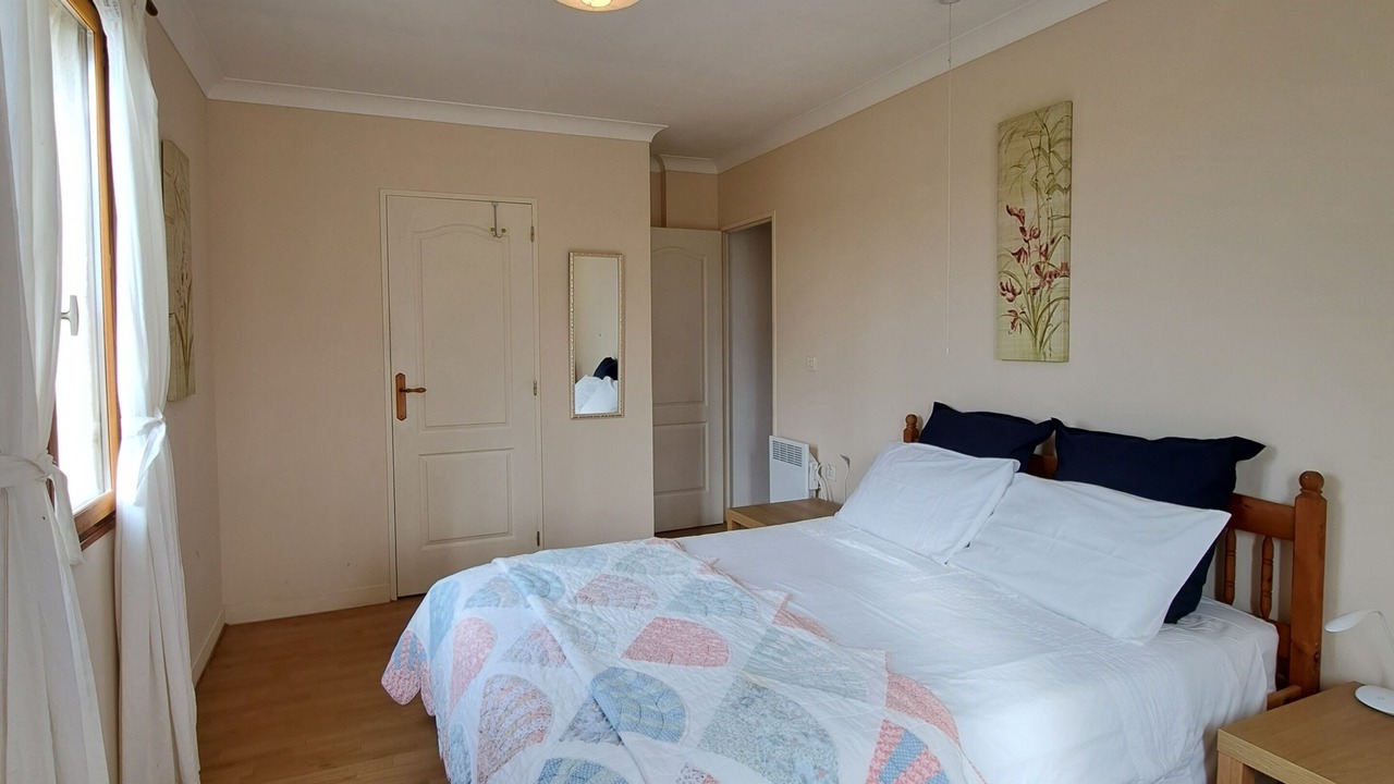 Photo of Bedroom in Saint-Pierre-de-Juillers