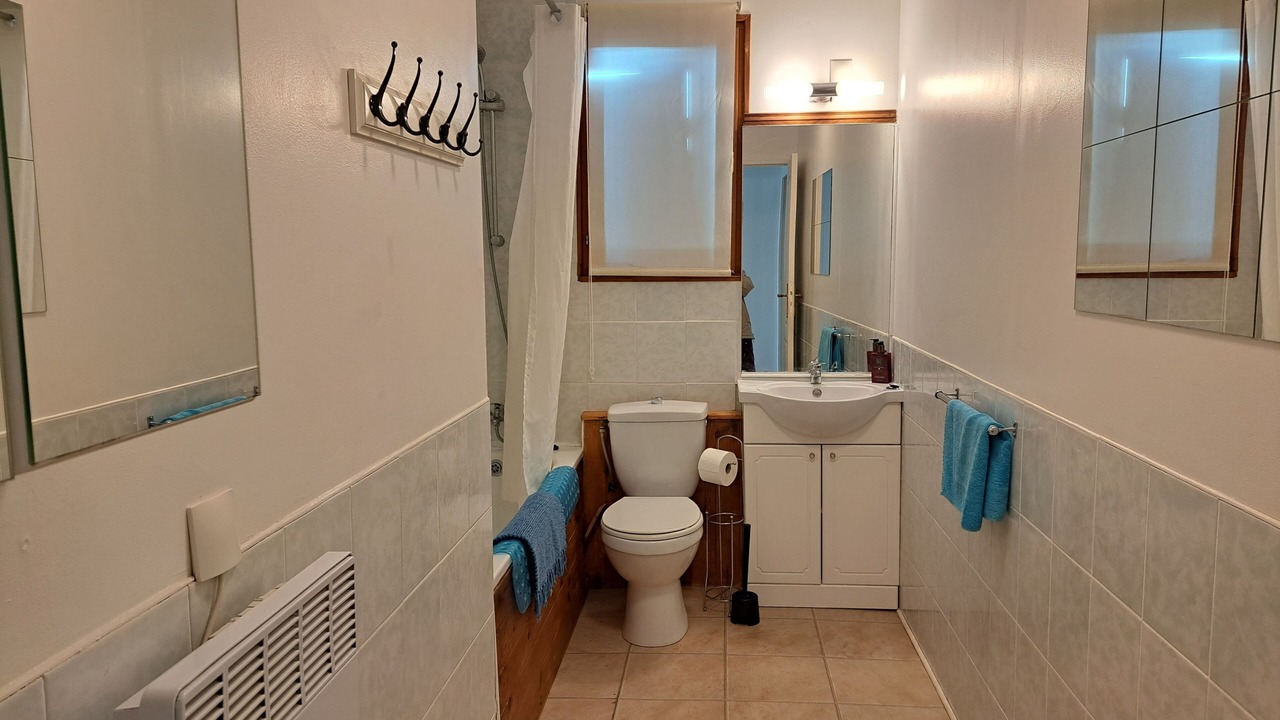 Photo of Bathroom in Saint-Pierre-de-Juillers
