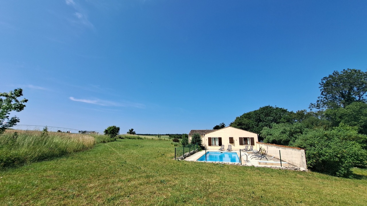 Photo of Outdoor in Saint-Pierre-de-Juillers