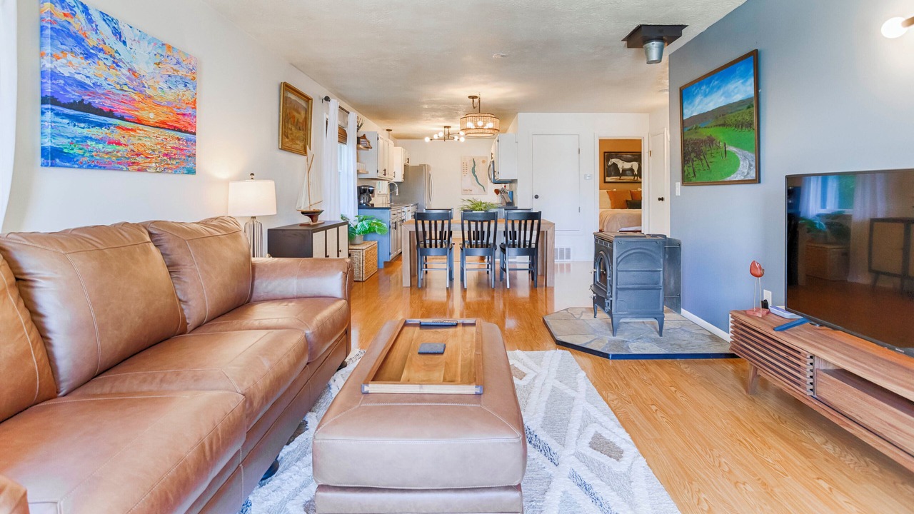 Photo of Livingroom in Seneca Falls