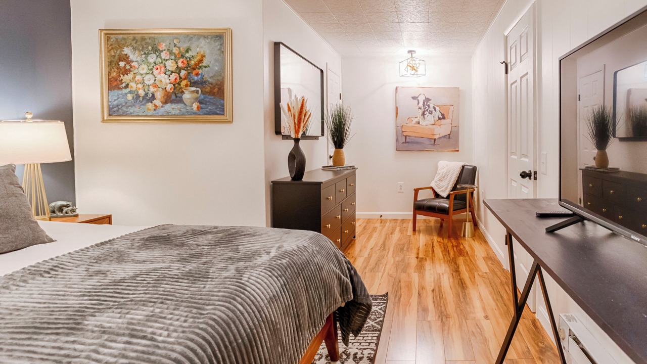 Photo of Bedroom in Seneca Falls