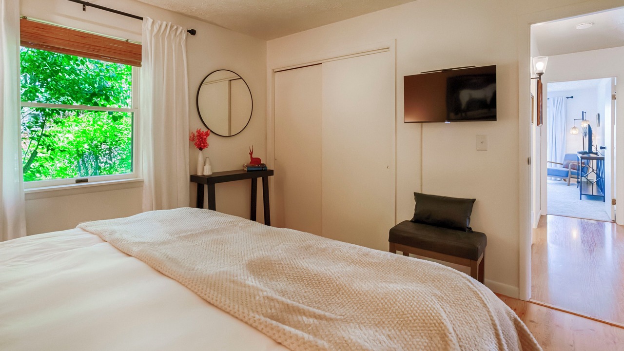 Photo of Bedroom in Seneca Falls