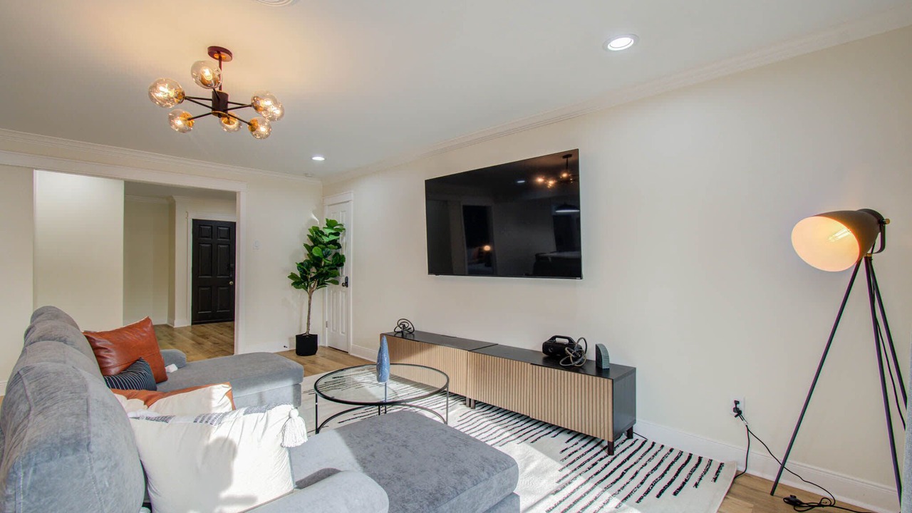 Photo of Livingroom in Braeswood Place