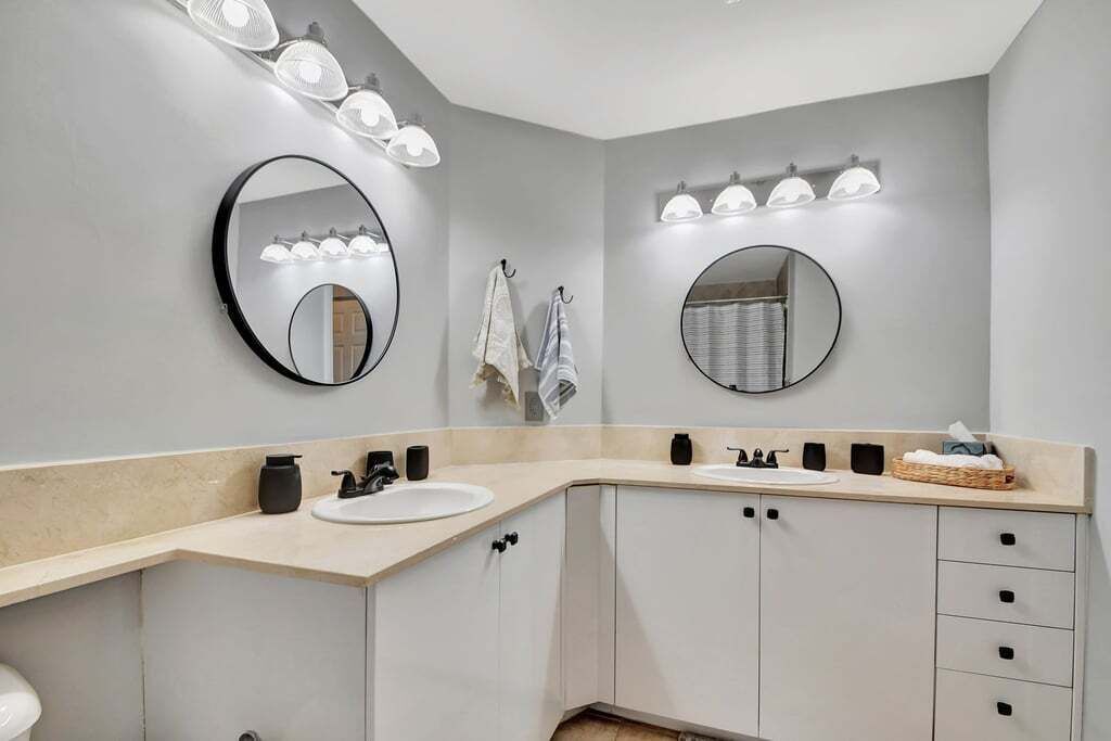 Photo of Bathroom in East Ocean Ave