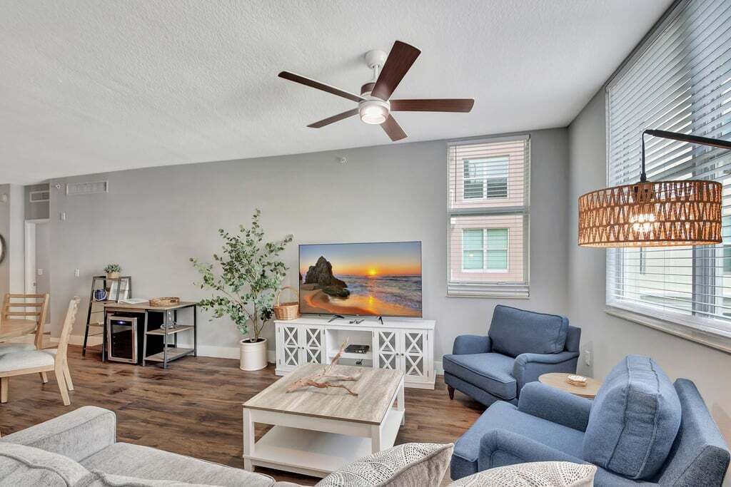 Photo of Livingroom in East Ocean Ave
