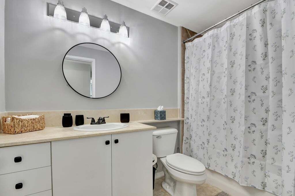 Photo of Bathroom in East Ocean Ave