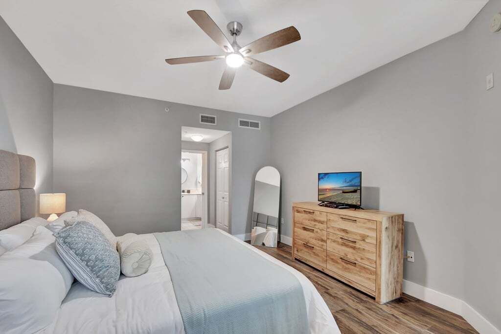 Photo of Bedroom in East Ocean Ave