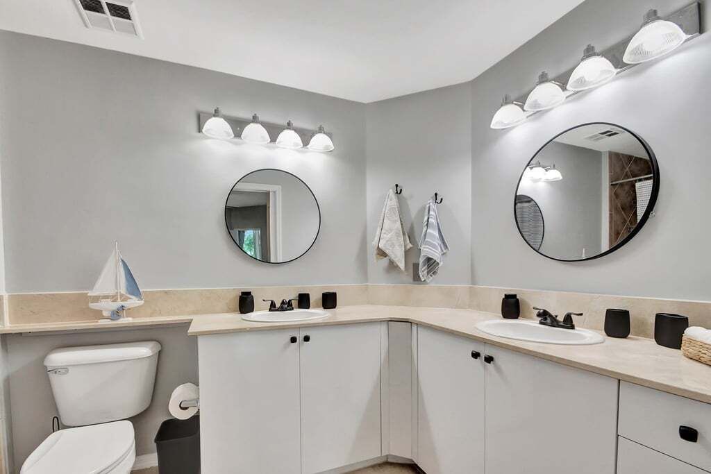 Photo of Bathroom in East Ocean Ave