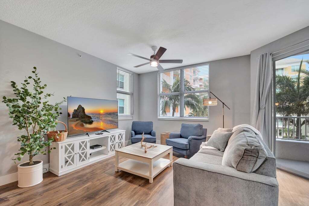 Photo of Livingroom in East Ocean Ave