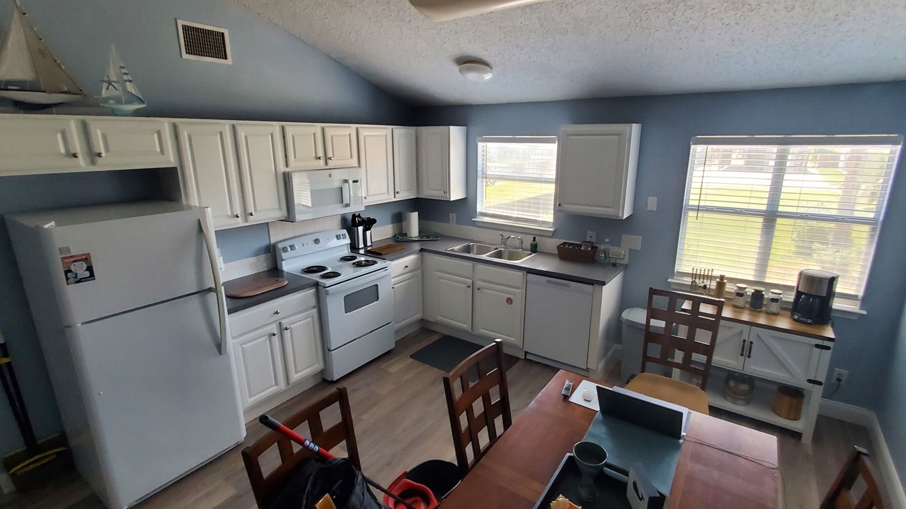 Photo of Kitchen in Leeward Sands