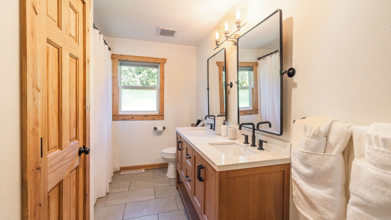 Photo of Bathroom in Cape Fair