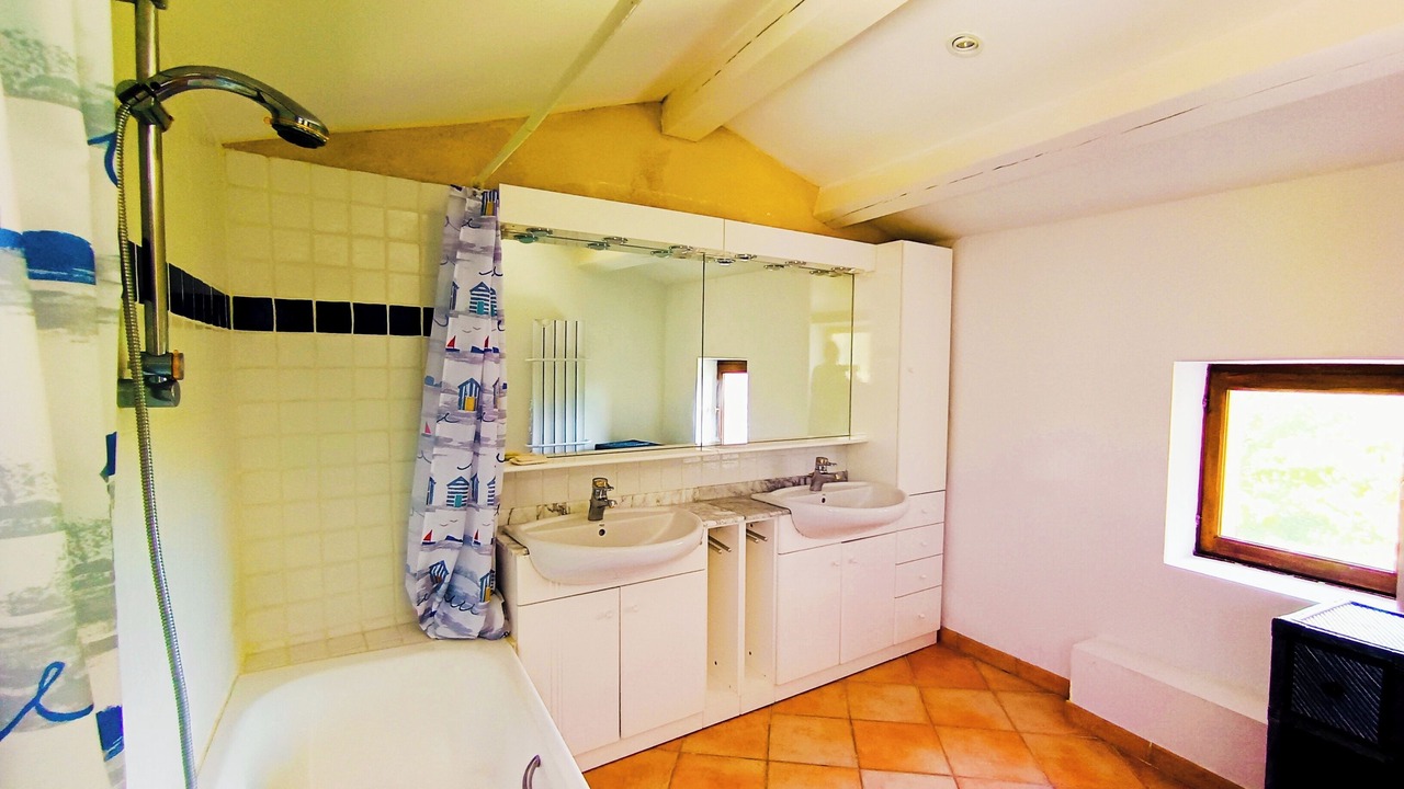 Photo of Bathroom in Pierrerue