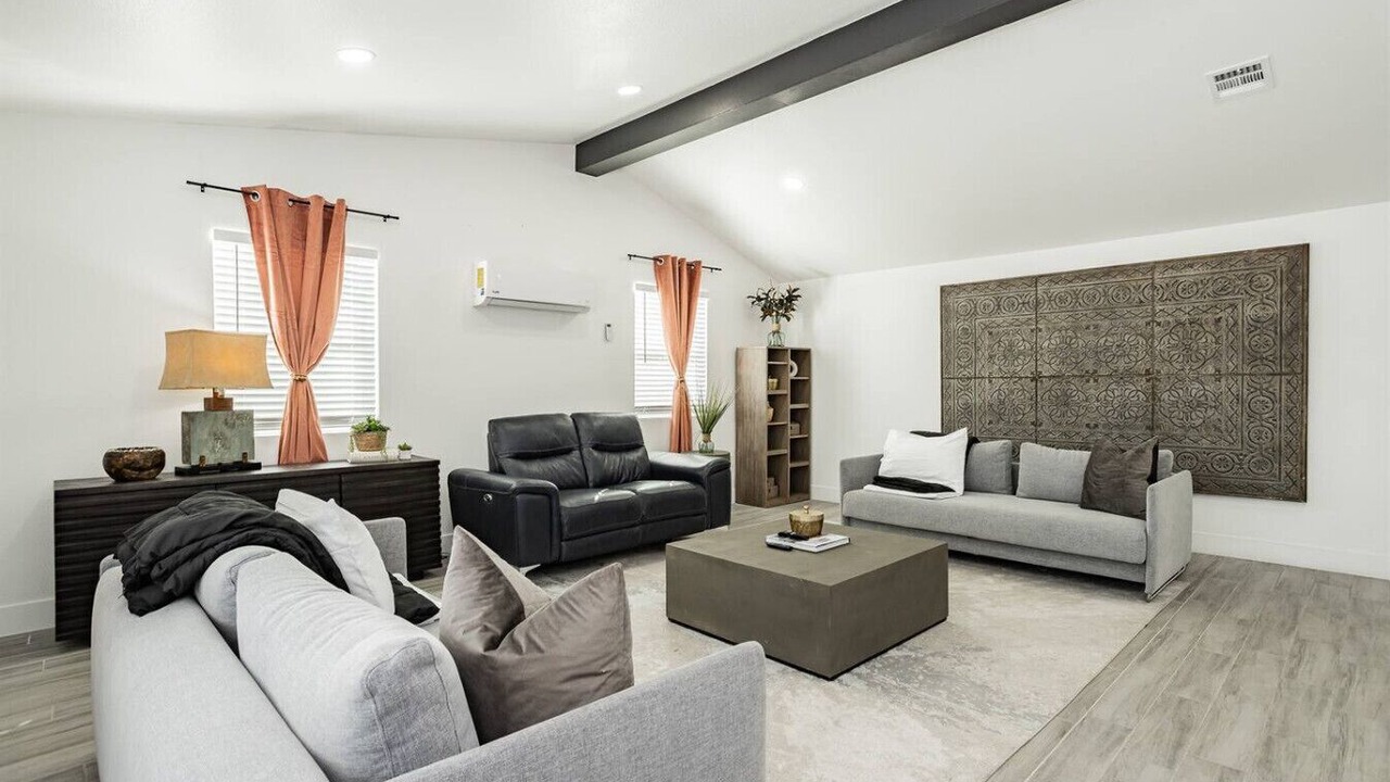 Photo of Livingroom in Glen Heather Estates