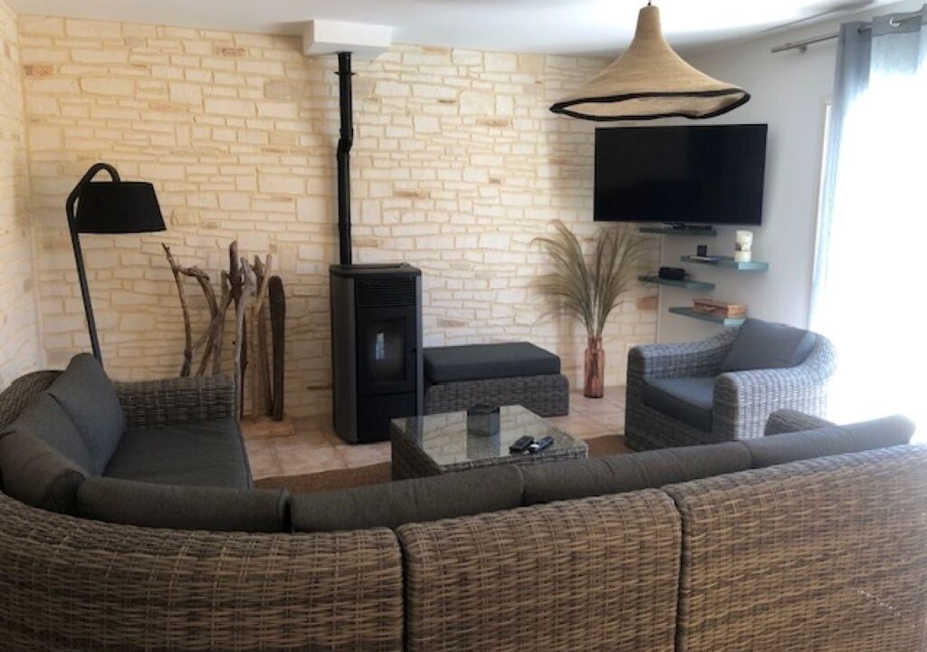 Photo of Livingroom in Saint-Marcel-de-Careiret
