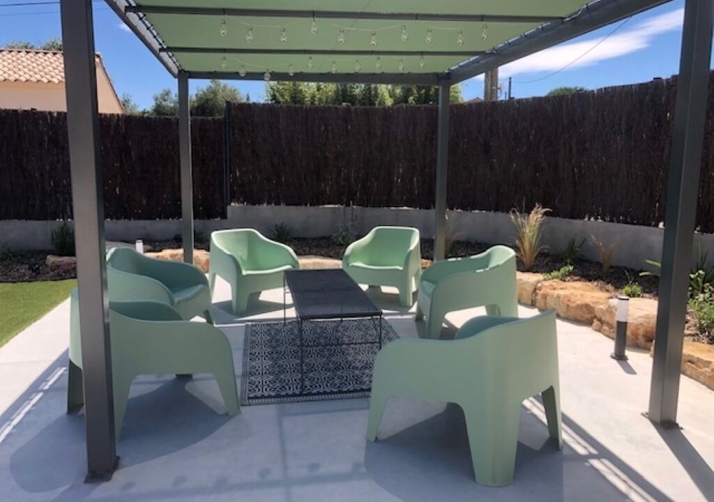 Photo of Patio Balcony in Saint-Marcel-de-Careiret