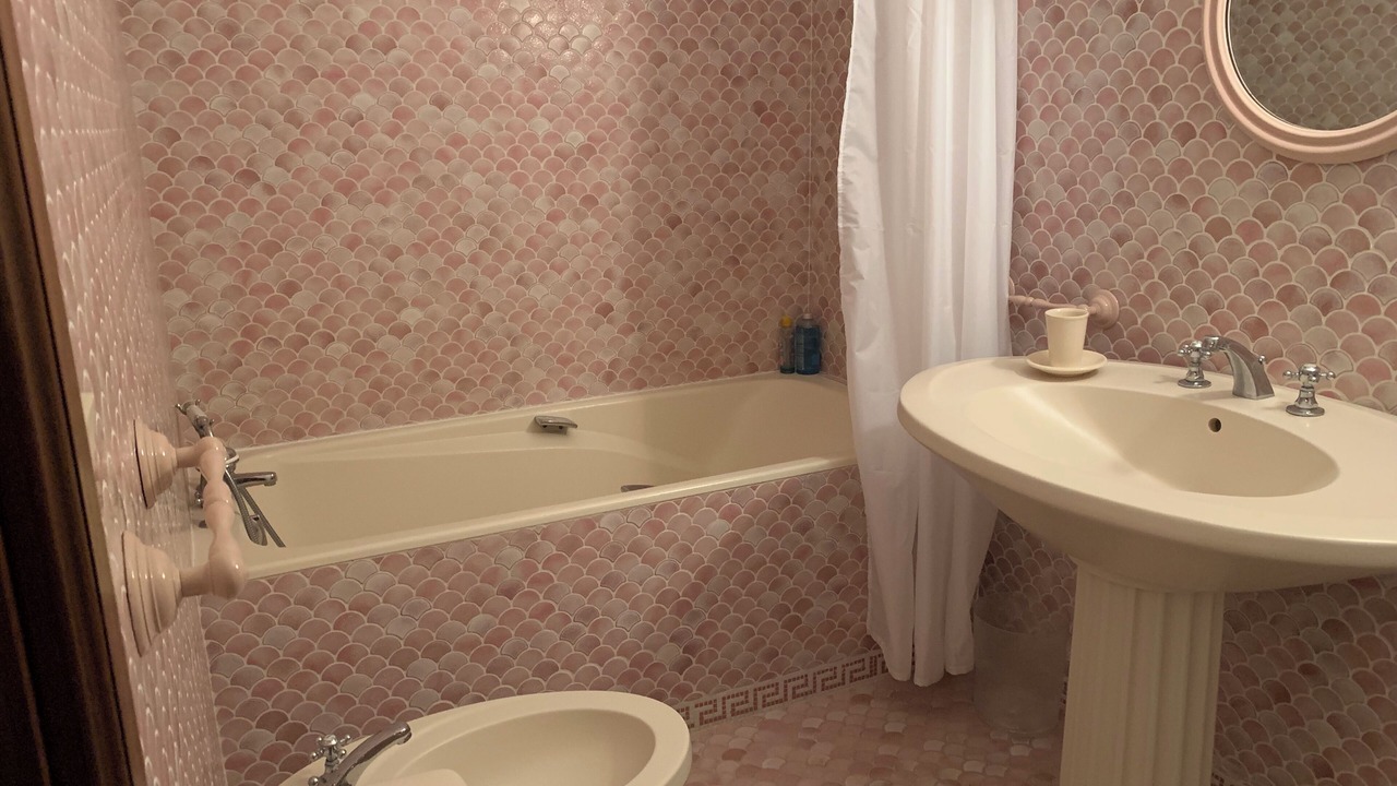 Photo of Bathroom in Champagne-les-Marais