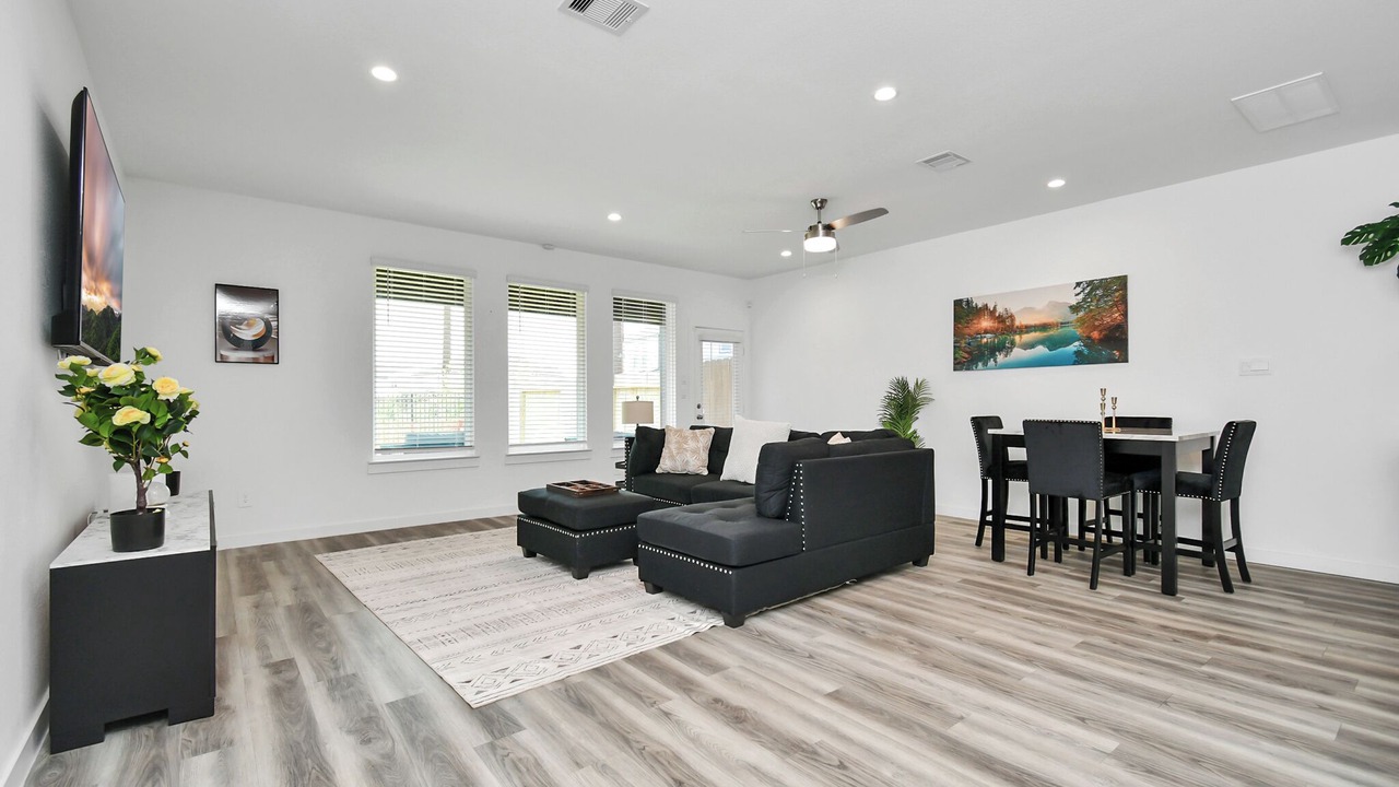 Photo of Livingroom in Southeast Houston