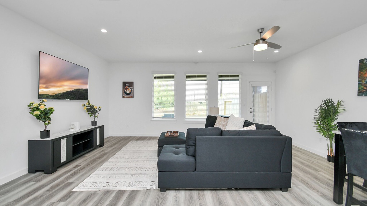 Photo of Livingroom in Southeast Houston