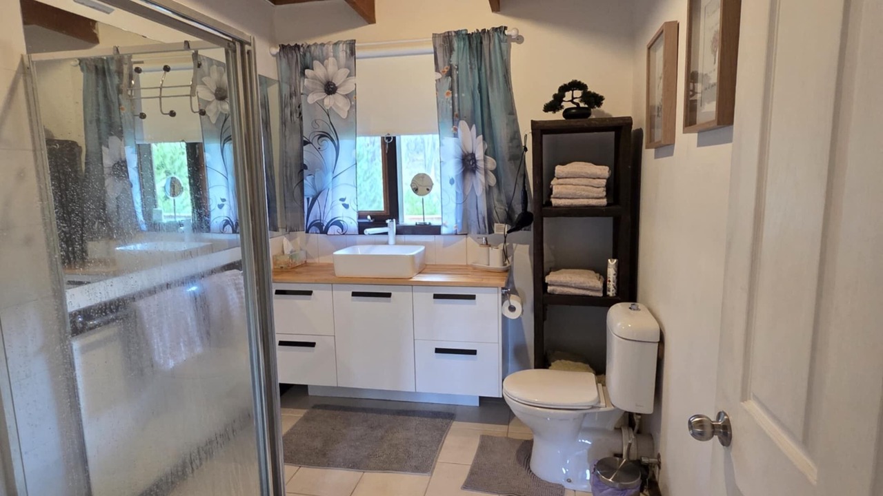 Photo of Bathroom in Dales Creek