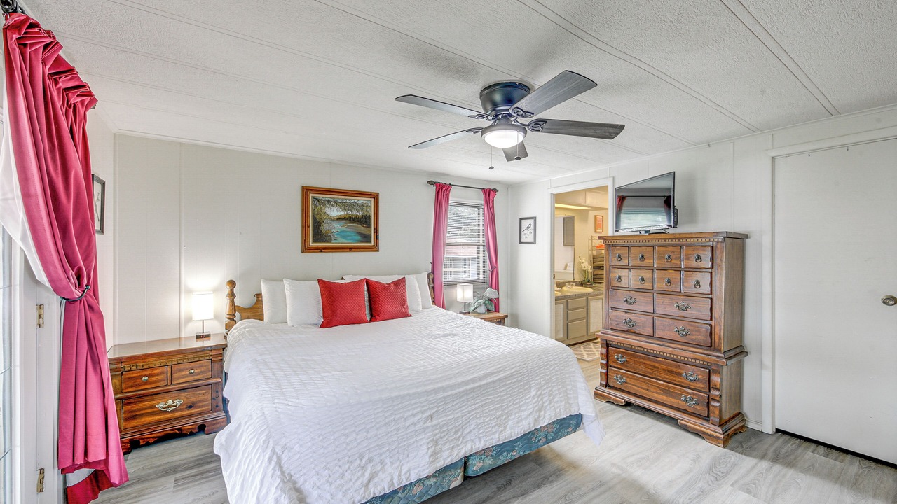 Photo of Bedroom in Gun Barrel City