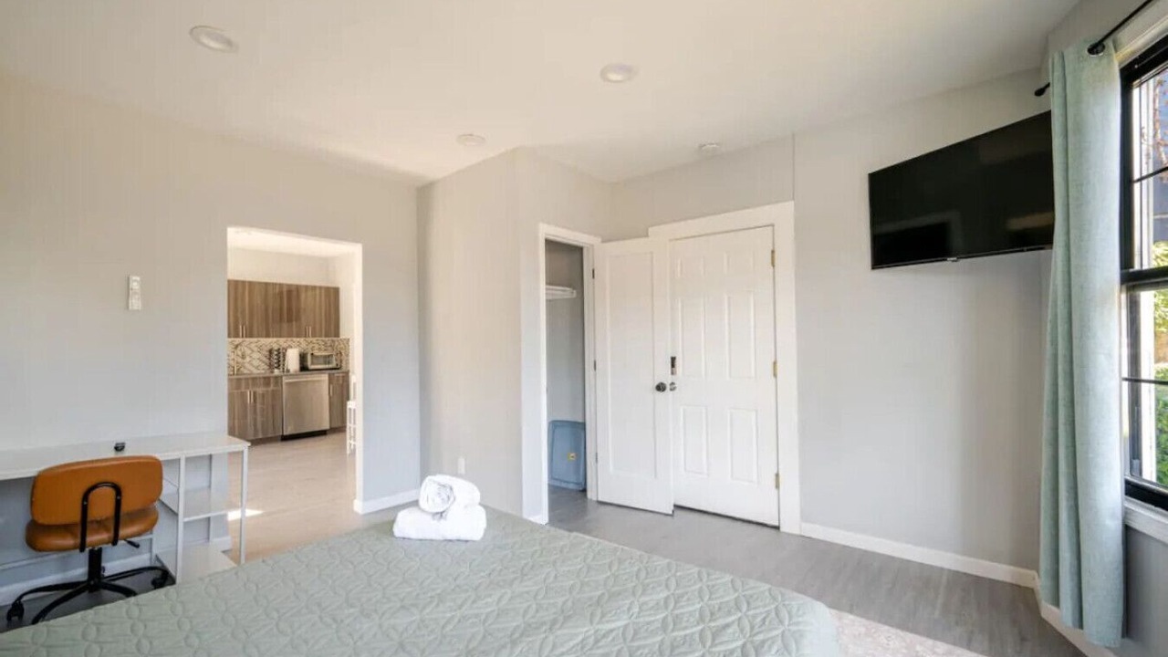 Photo of Bedroom in Black Rock Historic District