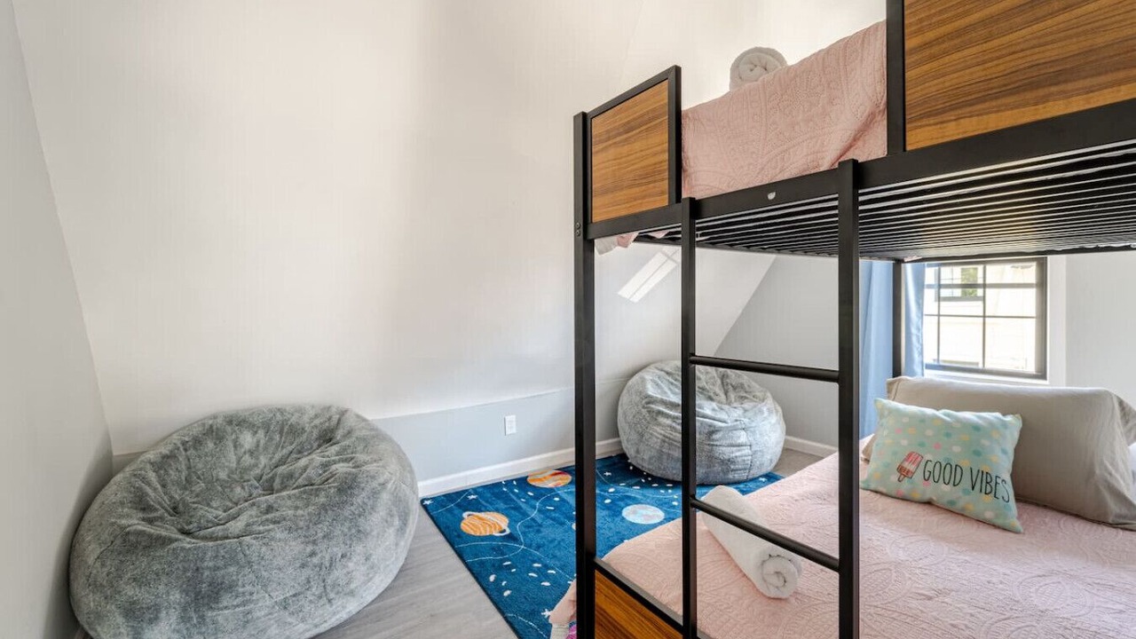 Photo of Bedroom in Black Rock Historic District