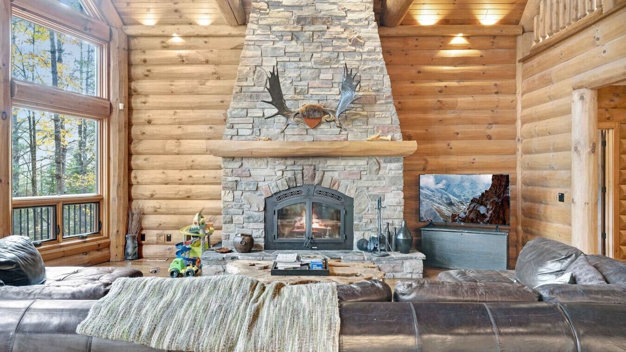 Photo of Livingroom in North Frontenac