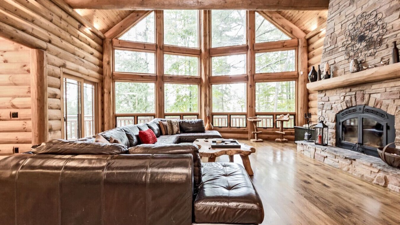 Photo of Livingroom in North Frontenac