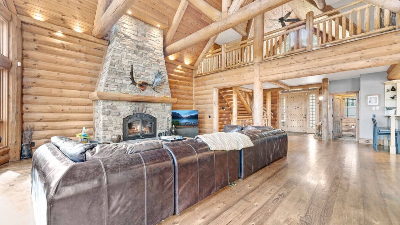 Photo of Livingroom in North Frontenac