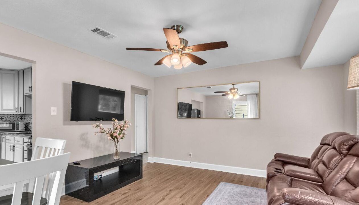 Photo of Livingroom in Central Arlington