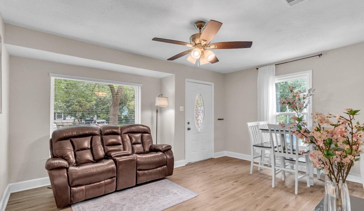 Photo of Livingroom in Central Arlington