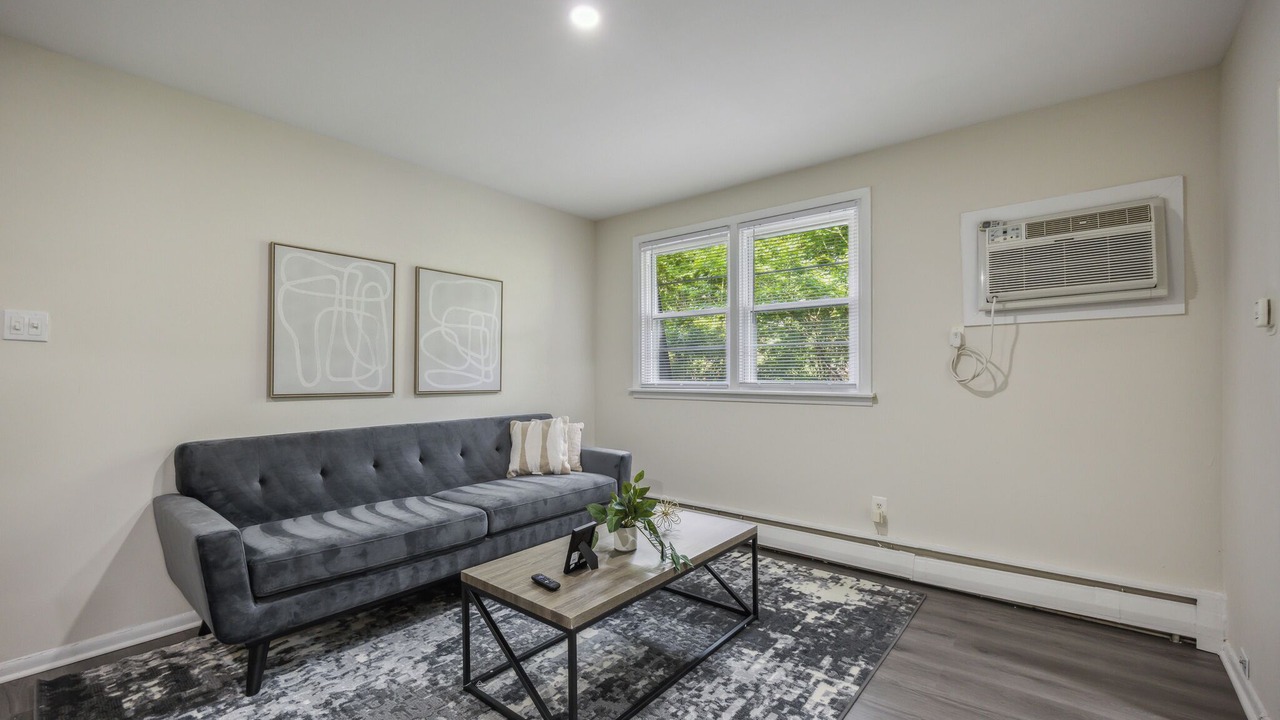 Photo of Livingroom in Newark